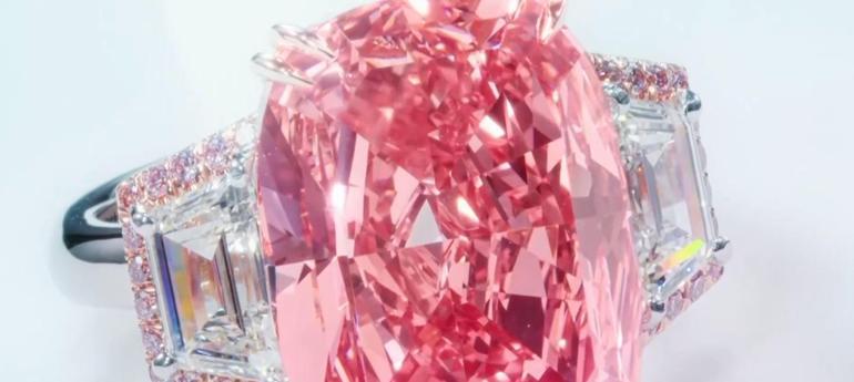 Dünyanın en nadide pembe elması 20 dakikada 57 milyon dolara satıldı