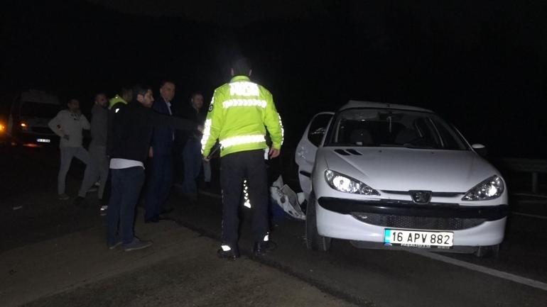 Kaza yapan sürücüye yardıma gidenlerin 3 aracına otomobil çarptı