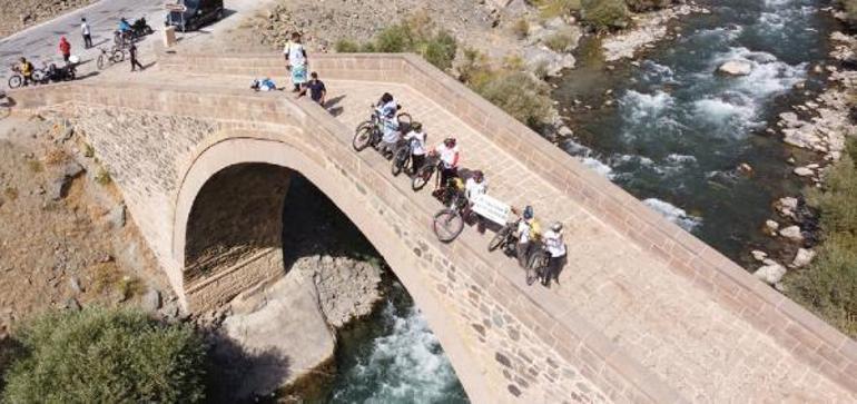 Çatakta 29 yıl önce terör nedeniyle boşaltılan kırsal mahallelere bisiklet turu