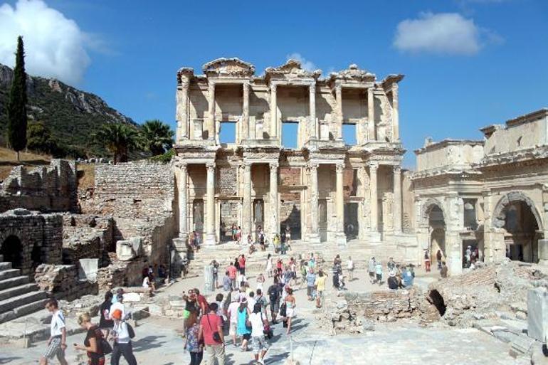 İzmire gelen turist sayısı, pandemi öncesi dönemi geçti