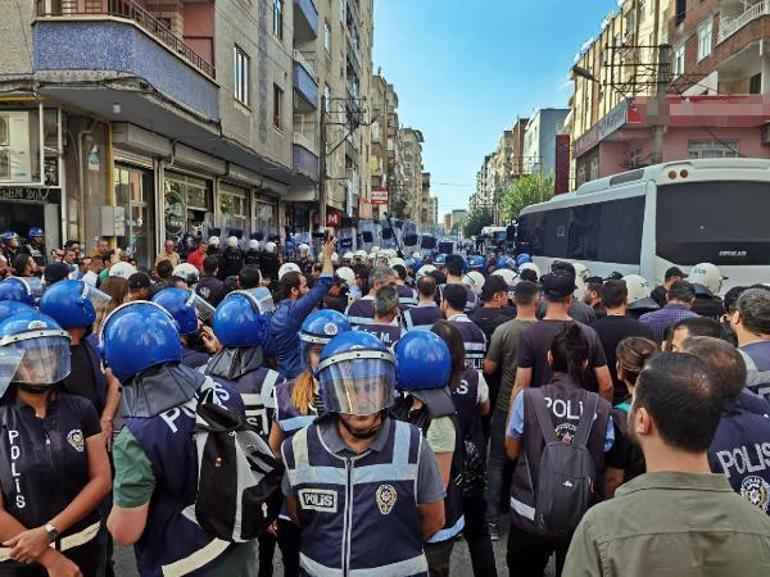 Diyarbakırda izinsiz yürüyüşte gözaltına alınan 35 kişi serbest
