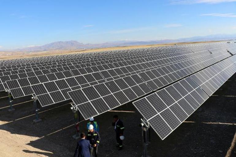 Güneş takip sistemli Van Arısu Güneş Enerji Santrali açıldı