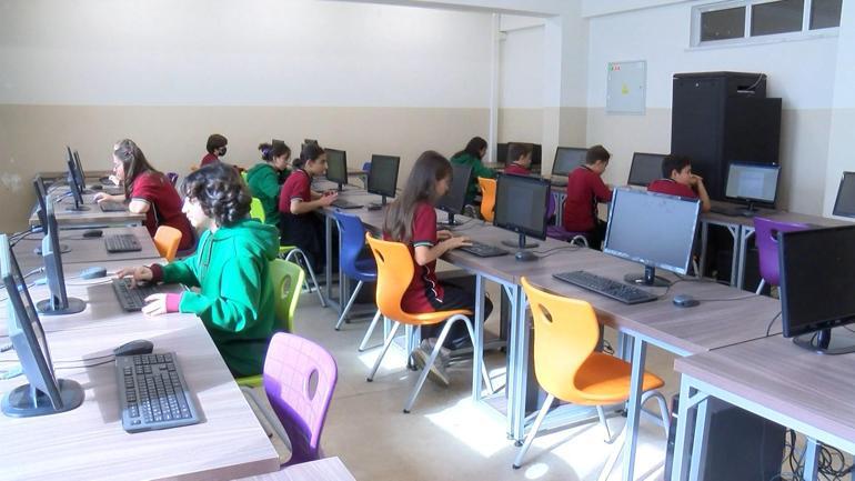 Anadolu Cumhuriyet Başsavcılığı Kartaldaki okullara 200 bilgisayar hibe etti