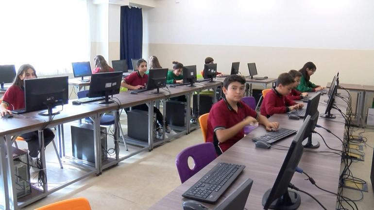 Anadolu Cumhuriyet Başsavcılığı Kartaldaki okullara 200 bilgisayar hibe etti