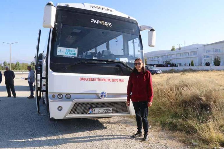 2 çocuk annesi Aylin, çocukluk hayalini gerçekleştirip servis şoförü oldu