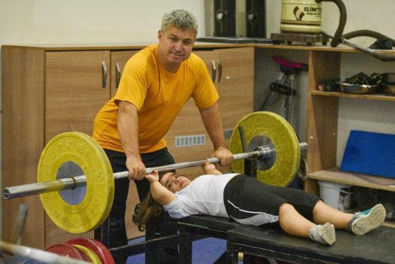 Kolları güçsüz yapamaz diyenlere inat, halterde Avrupa ikincisi oldu