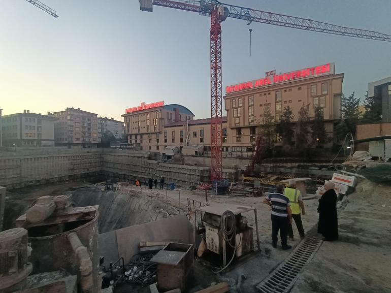 Küçükçekmecede duvarında çatlaklar oluşan üniversite binası boşaltıldı