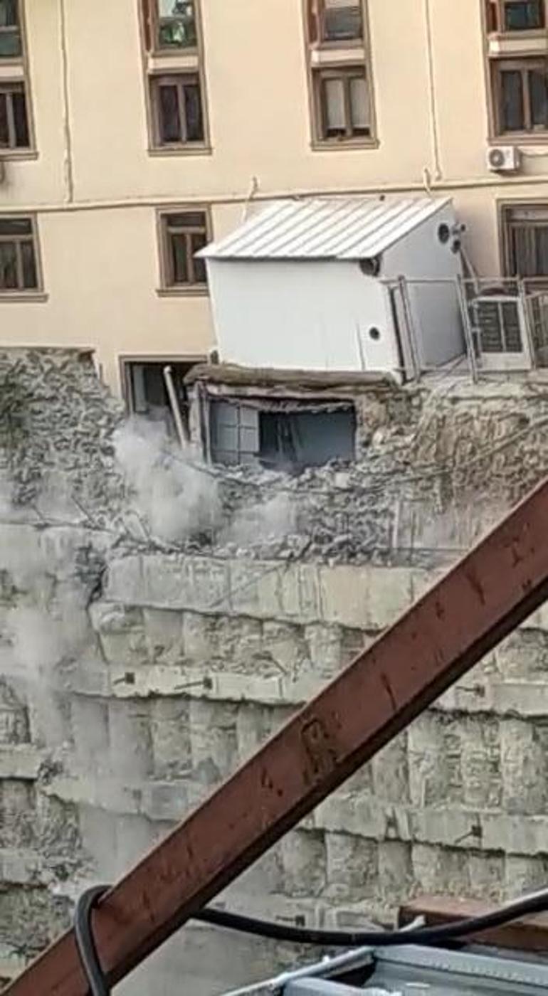 Küçükçekmecede duvarında çatlaklar oluşan üniversite binası boşaltıldı