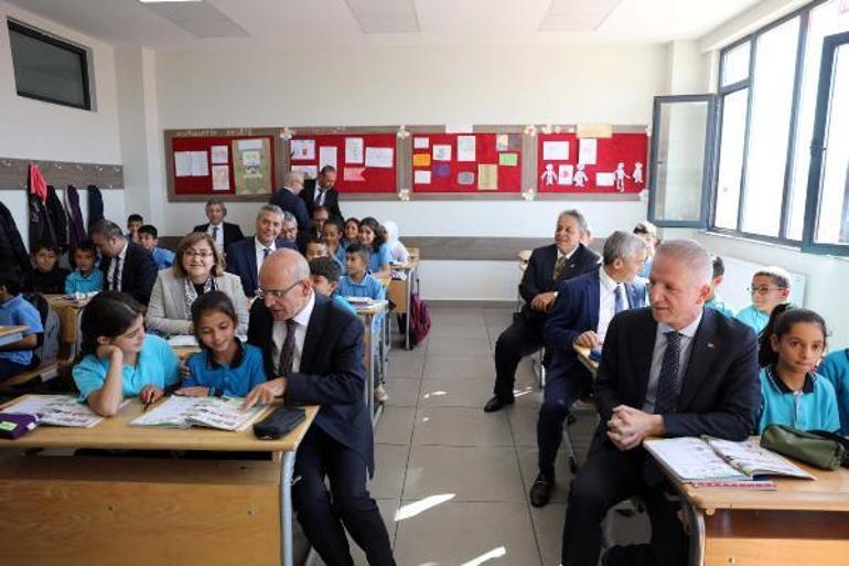 Mehmet Şimşek’in ismi, Gaziantepte okula verildi