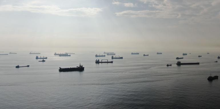 Zeytinburnu açıklarında gemi yoğunluğu