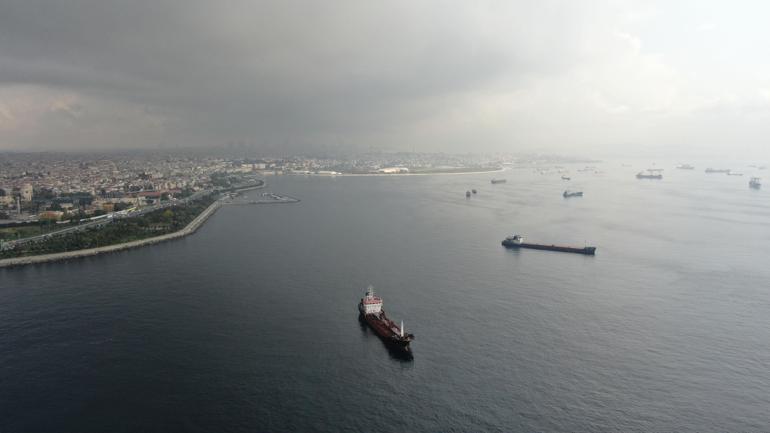 Zeytinburnu açıklarında gemi yoğunluğu