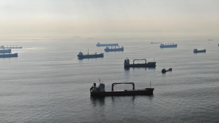 Zeytinburnu açıklarında gemi yoğunluğu