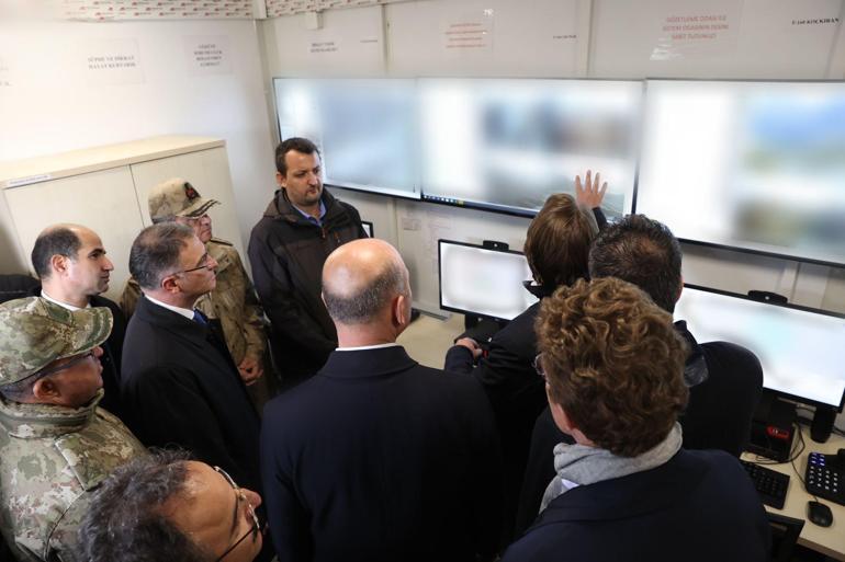 Bakan Soylu, Türkiye-İran sınırında incelemelerde bulundu