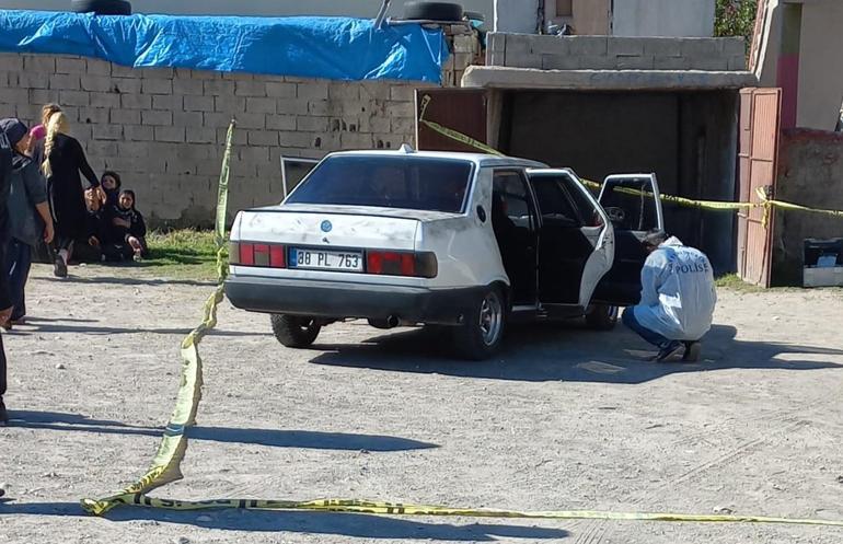 Kayseride 2 kişi, garajdaki otomobilde ölü bulundu