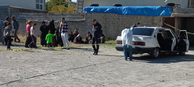 Kayseride 2 kişi, garajdaki otomobilde ölü bulundu