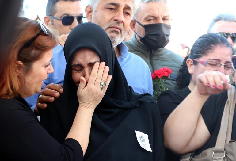 İzmirde depremin 2nci yıl dönümünde, hayatını kaybedenler anıldı