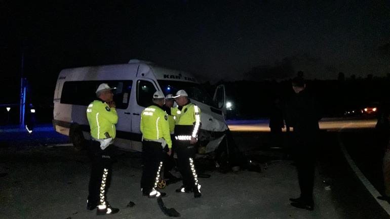 Gaziantep’te işçi servisi ile otomobil çarpıştı: 1 ölü, 15 yaralı