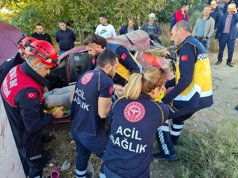 Otomobil, takla attı; sürücü anne ile ikiz kızları yaralı