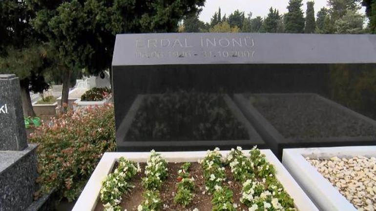 Erdal İnönü vefatının 15inci yılında mezarı başında anıldı