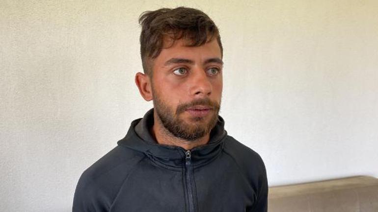 Hastanenin acil girişine çamurlu ayakkabılarını çıkararak girdiler