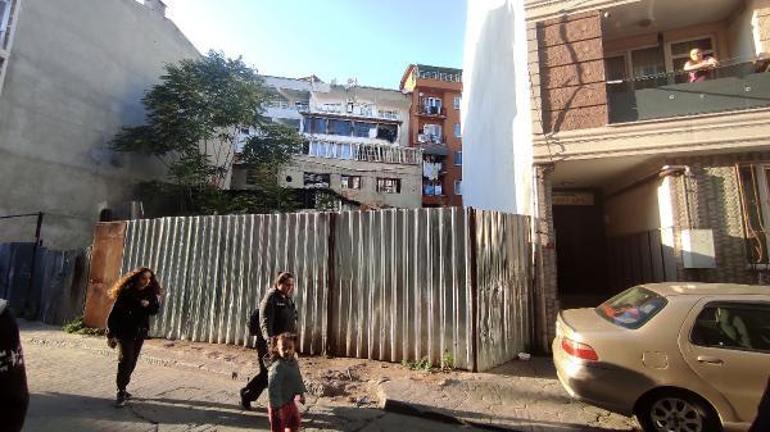 Beyoğlunda 6 katlı binanın istinat duvarı çöktü