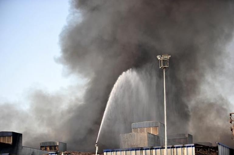 Bursada tekstil fabrikasındaki yangın; çevreye yayılımı engellendi