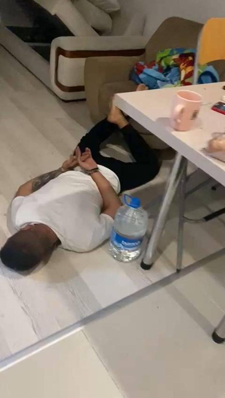 Gaziosmanpaşada operasyon: Lav silahı, Kalaşnikoflar, el bombaları...