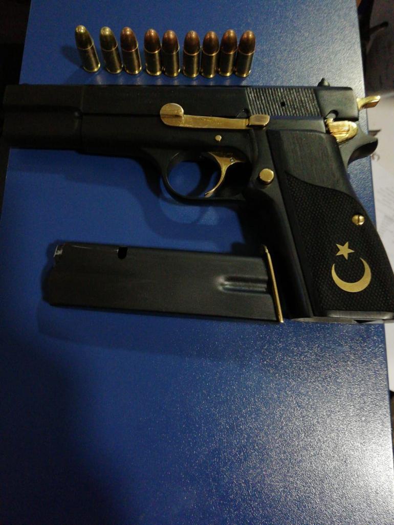 Gaziosmanpaşada operasyon: Lav silahı, Kalaşnikoflar, el bombaları...