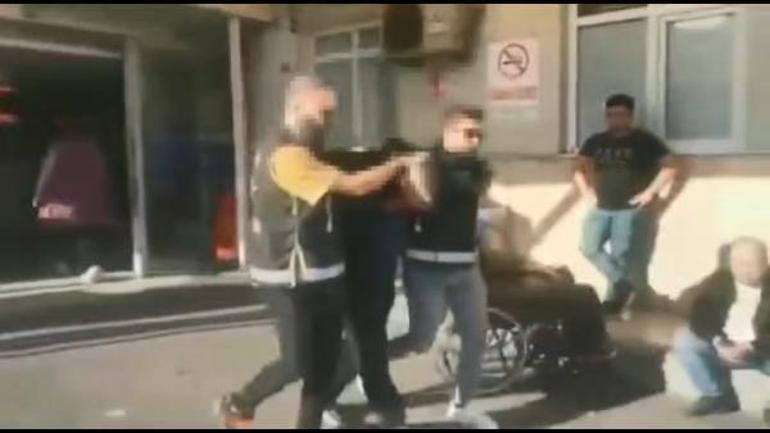 Gaziosmanpaşada operasyon: Lav silahı, Kalaşnikoflar, el bombaları...