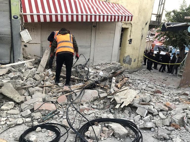 İzmirde 4.9 büyüklüğünde deprem