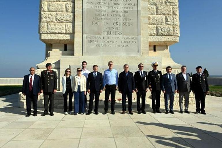 NATO Genel Sekreteri Stoltenberg ile Bakan Akar, Şehitler Abidesini ziyaret etti