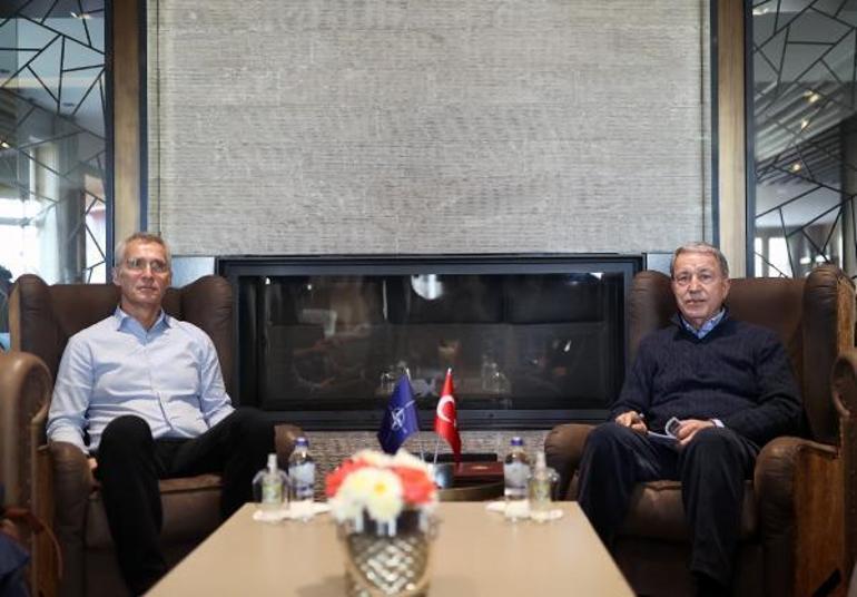 NATO Genel Sekreteri Stoltenberg ile Bakan Akar, Şehitler Abidesini ziyaret etti