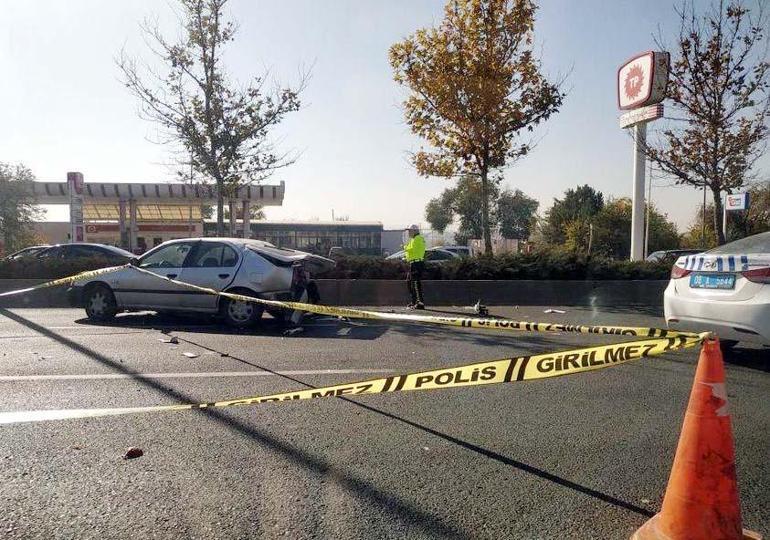 Arızalanan otomobilin sürücüsü, kamyonetin çarpmasıyla öldü