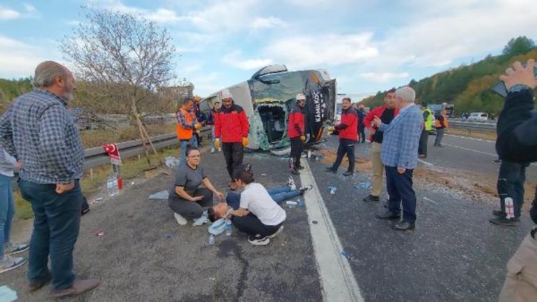 Boluda yolcu otobüsü devrildi; 3 ölü, 32 yaralı