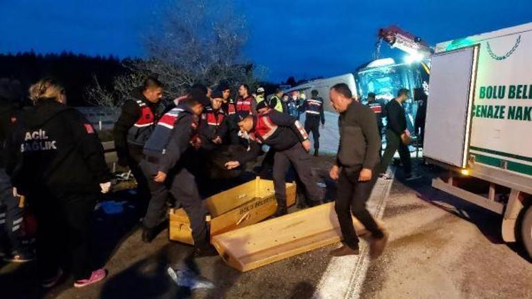 Boluda yolcu otobüsü devrildi; 3 ölü, 32 yaralı