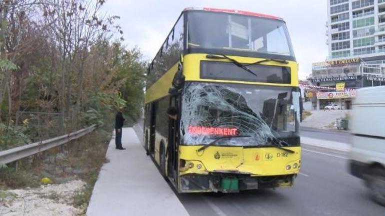 Başakşehirde reklam panolarına çarpan İETT otobüsünün şoförü yaralandı