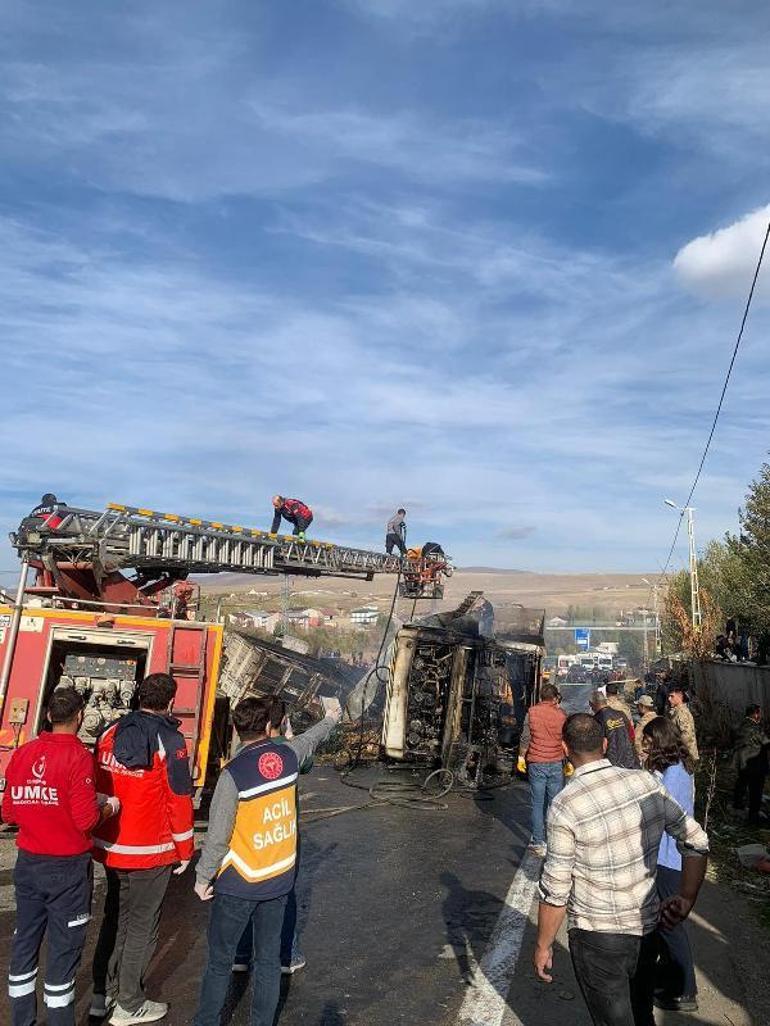 Ağrıda karşı şeride geçen otobüs, 2 kamyona çarparak yandı: 7 ölü, 18 yaralı