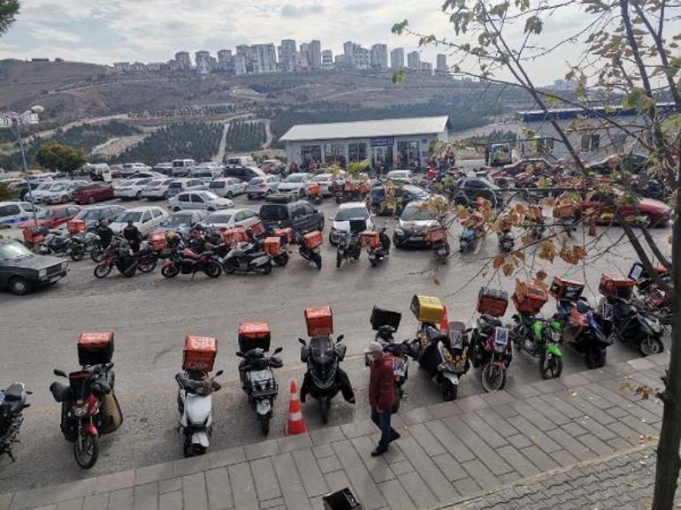 Yol verme kavgasında öldürülen motokurye Samet toprağa verildi