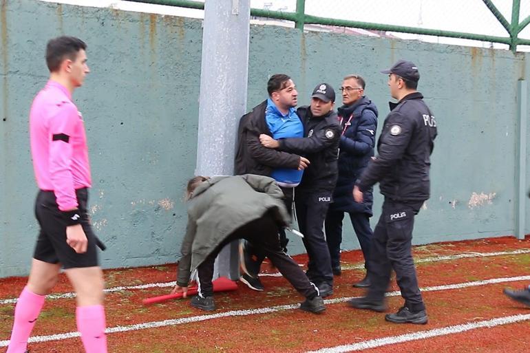 Trabzonda amatör maçta hakemlere bayrak direğiyle saldırı