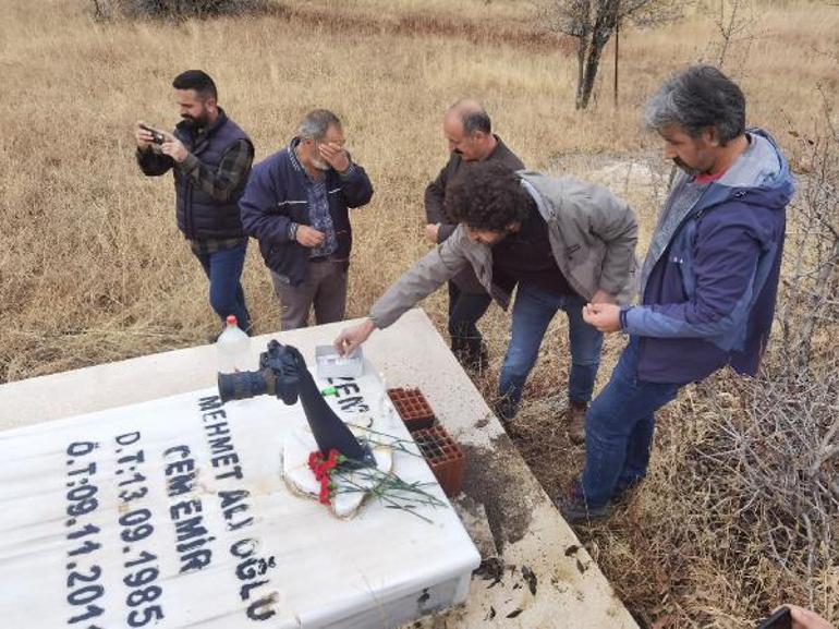 Ölümünün 11inci yılında DHA muhabiri Cem Emir, mezarı başında anıldı