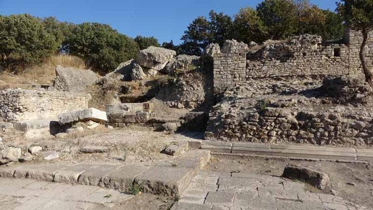 Alexandria Troas Antik Kentinde 1900 yıllık 2 atık su kanalı bulundu