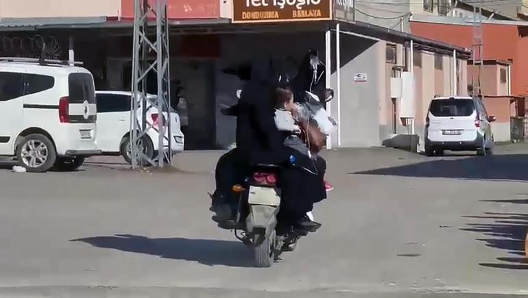 Eline serum bağlı çocuk ile 2 kadını elektrikli bisikletiyle taşıdı