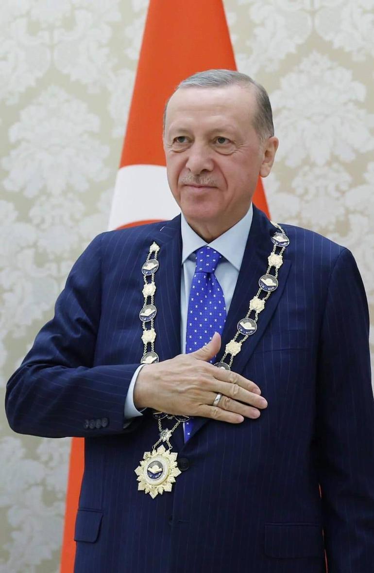 Özbekistan’da Erdoğan’a verilen iki nişan