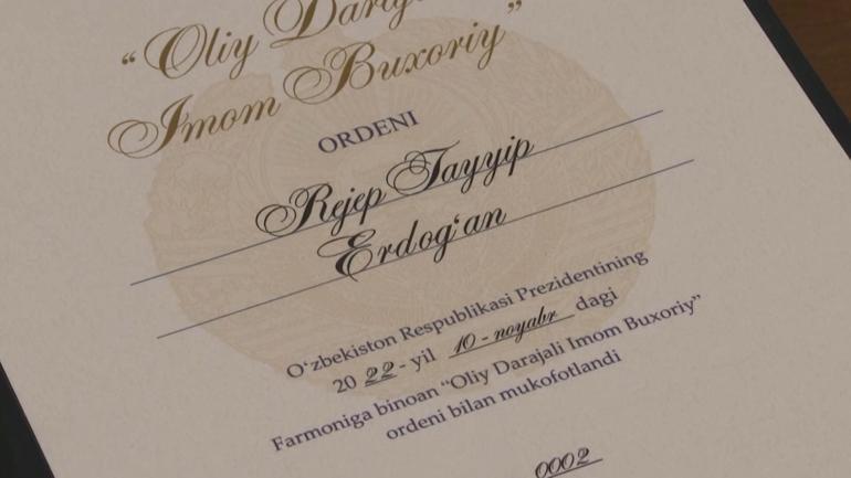 Özbekistan’da Erdoğan’a verilen iki nişan
