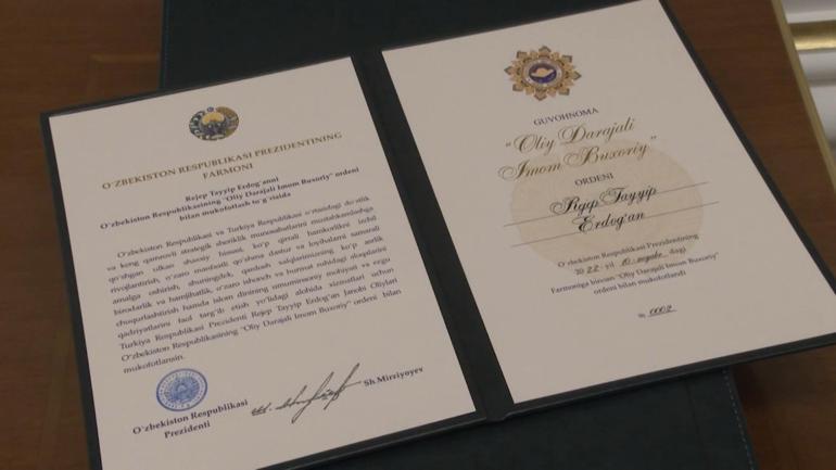 Özbekistan’da Erdoğan’a verilen iki nişan