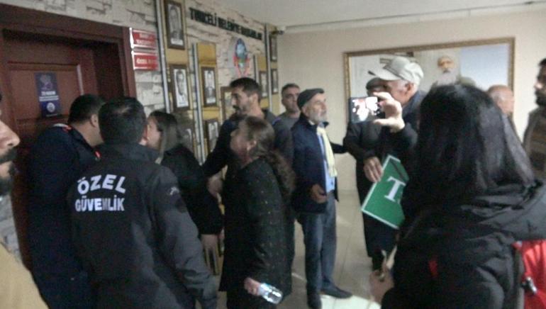 Tunceli Belediyesinin meclis toplantısında katı atık tesisi gerginliği