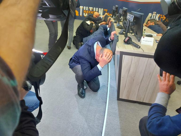 Türkiye ve KKTCde Çök- Kapan- Tutun deprem anı tatbikatı gerçekleştirildi