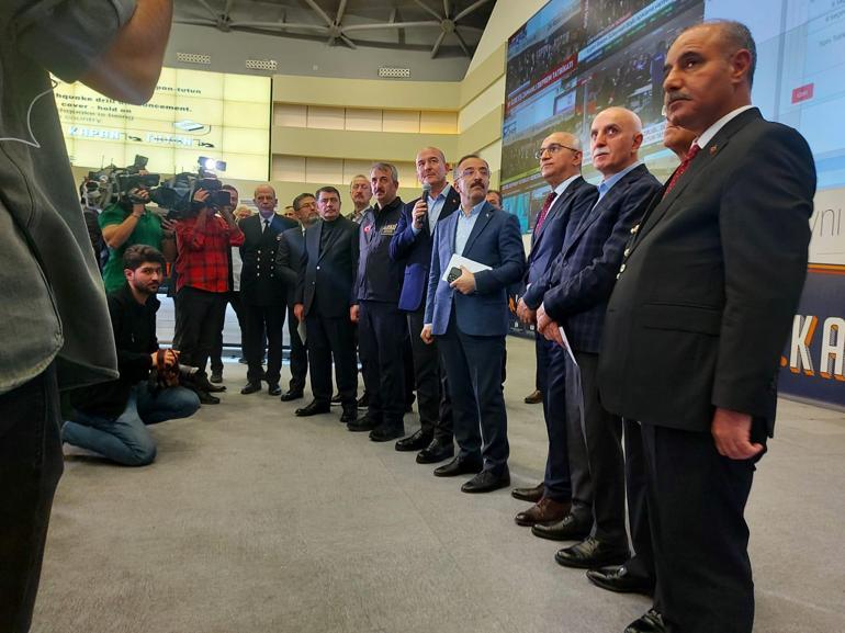 Türkiye ve KKTCde Çök- Kapan- Tutun deprem anı tatbikatı gerçekleştirildi