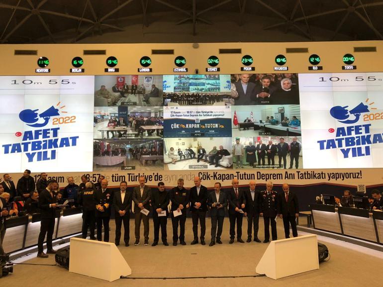 Türkiye ve KKTCde Çök- Kapan- Tutun deprem anı tatbikatı gerçekleştirildi