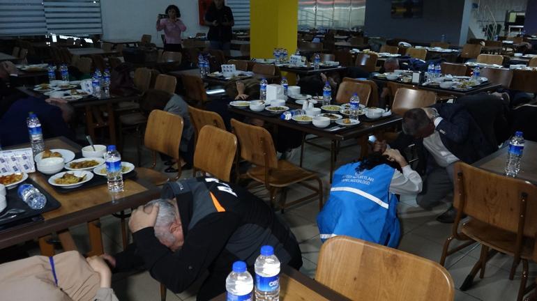 Türkiye ve KKTCde Çök- Kapan- Tutun deprem anı tatbikatı gerçekleştirildi